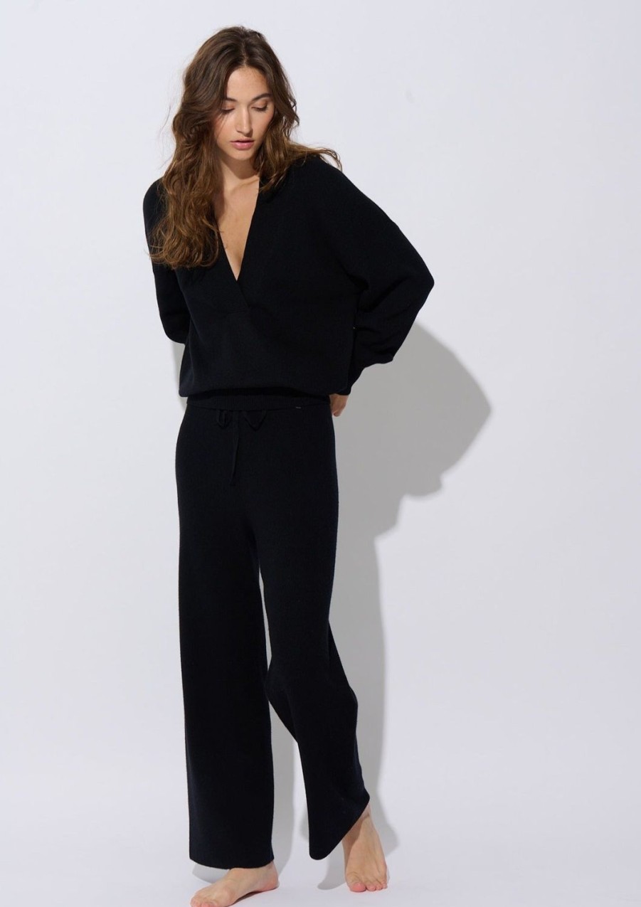 Women Everyday Sunday Loungewear | Black Lounge Sweater